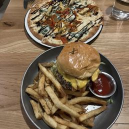 101 Craft Kitchen signature dishes Cheeseburger
Creole Steak & Eggs
Parmesan Crusted Chicken Tenders